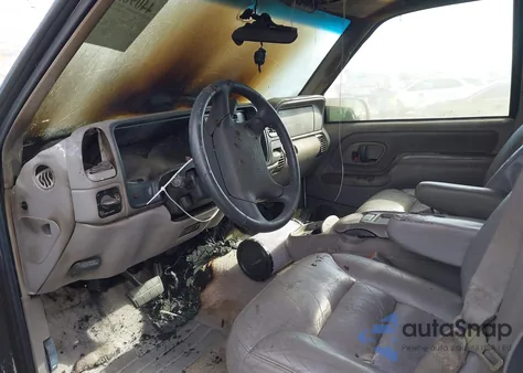 1997 GMC Suburban 2500 Sl z USA, uszkodzony, nr VIN 3GKGC26J2VG527496